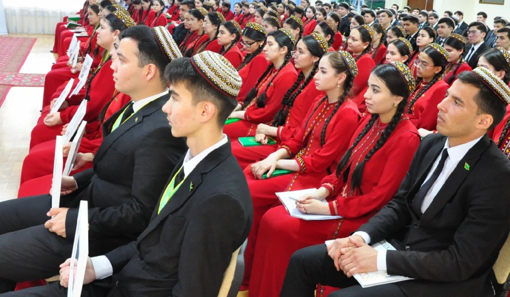 “Arkadag we Pyragynyň taglymaty ýörelge, dost-doganlyk syýasaty adamzada görelde” atly ylmy-amaly maslahat geçirildi